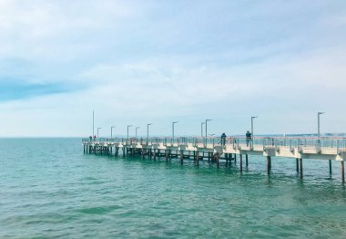 Pomorie, Bulgaristan-Mart 09, 2019: deniz kentinin merkezinden güzel görünüm.