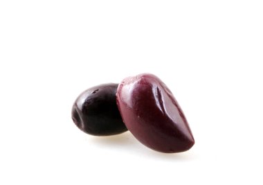 beyaz arkaplanda siyah zeytin