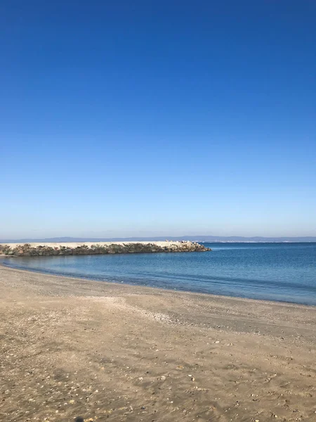 Malerischer Blick Auf Das Meer Vor Klarem Blauen Himmel Und — Stockfoto