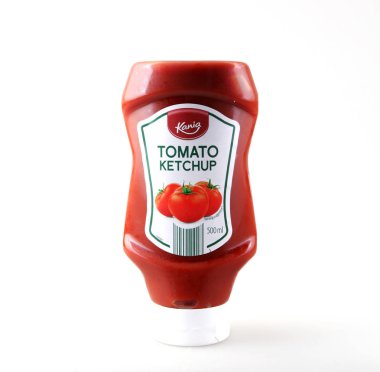 Pomorie, Bulgaristan - 26 Nisan 2019: Domates Ketçap - Kania - 500 ml Beyaz Arka Plana Karşı.