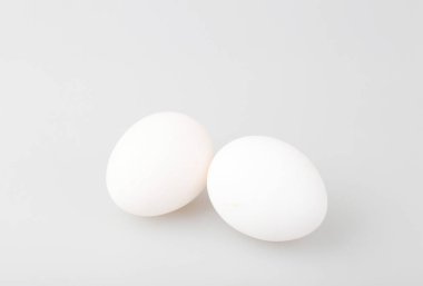 Beyaz Arkaplanda Yumurtanın Yakın Çekimi