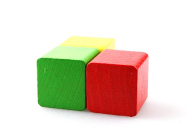 Tahta blok beyaz arkaplanda izole edildi