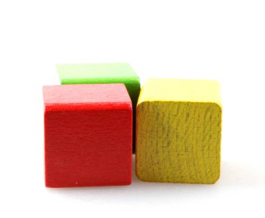 Tahta blok beyaz arkaplanda izole edildi