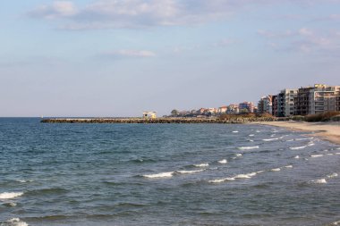 Bulgaristan 'ın Pomorie kentindeki Güzel Sahil ve İnanılmaz Deniz.