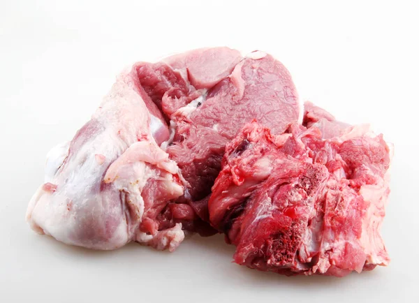 Carne Fresca Contra Fondo Blanco — Foto de Stock