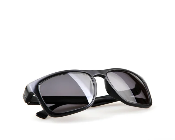 白い背景に対する黒いサングラスのクローズアップ — ストック写真
