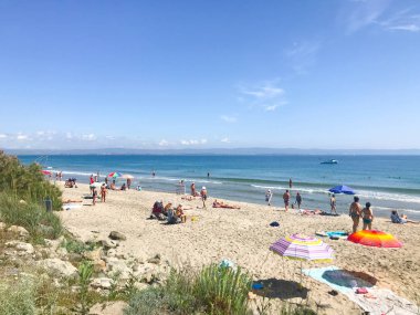 Pomorie, Bulgaristan - 05 Haziran 2019: Sahilde Dinlenen Ler.