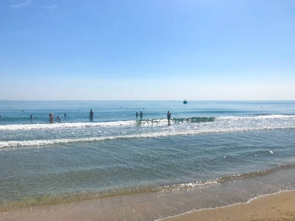 Pomorie Bułgaria Czerwiec 2019 Ludzie Relaks Plaży — Zdjęcie stockowe