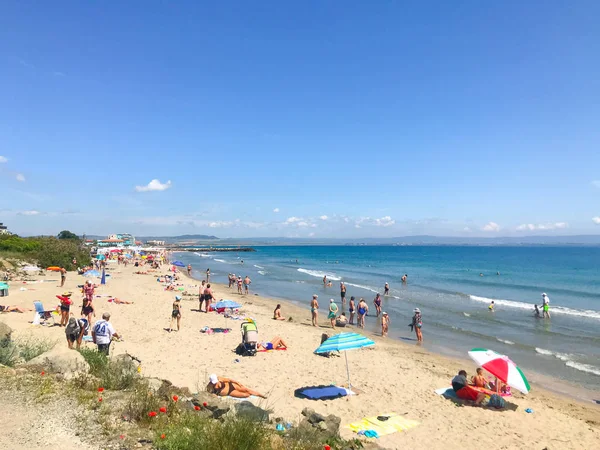 Pomorie Bulgarien Juni 2019 Menschen Die Sich Strand Entspannen — Stockfoto