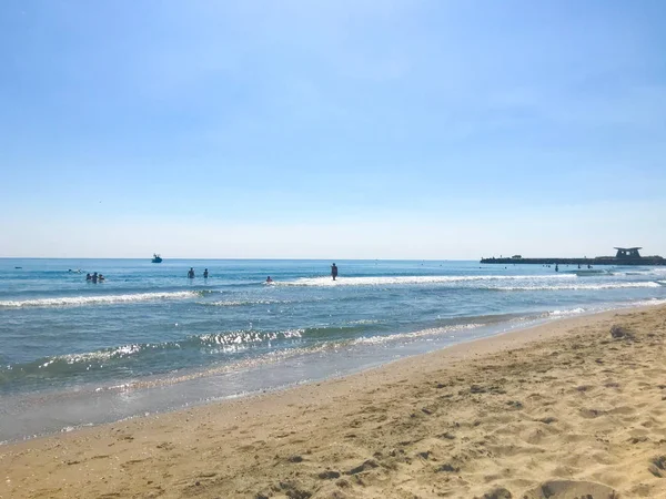 Поморие Болгария Июня 2019 Года Люди Отдыхают Пляже — стоковое фото