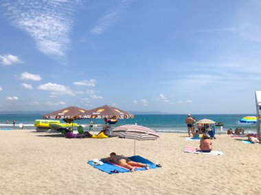 Pomorie, Bulgaristan - 12 Haziran 2019: Sahilde Dinlenen Ler.