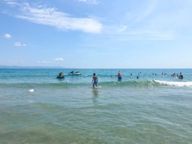 Pomorie, Bulgaristan - 12 Haziran 2019: Sahilde Dinlenen Ler.