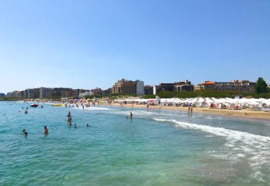 Pomorie, Bulgaristan - 12 Haziran 2019: Sahilde Dinlenen Ler.