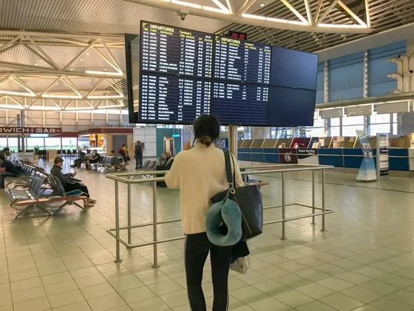 Sofía Bulgaria Junio 2019 Pasajeros Caminando Terminal Del Aeropuerto Sofía — Foto de Stock