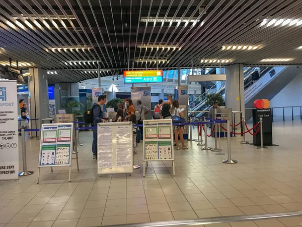 Sofía Bulgaria Junio 2019 Pasajeros Caminando Terminal Del Aeropuerto Sofía — Foto de Stock