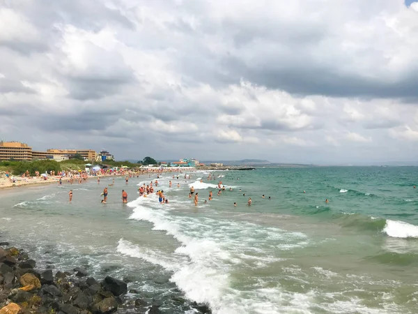 Pomorie Bulgarije Juni 2019 Mensen Ontspannen Het Strand — Stockfoto