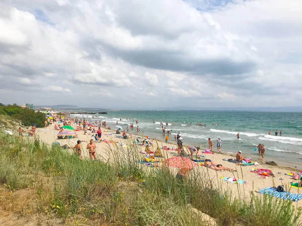 Pomorie Bulgarien Juni 2019 Menschen Die Sich Strand Entspannen — Stockfoto