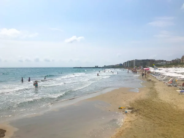 Pomorie Bulgarije Juni 2019 Mensen Ontspannen Het Strand — Stockfoto