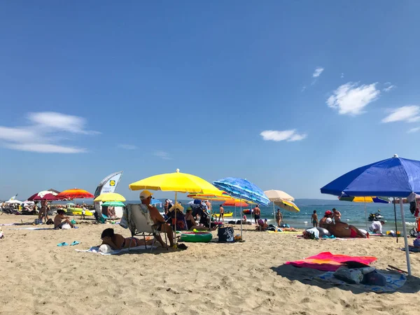 Pomorie Bulgaria June 2019 People Relaxing Beach — Stock Photo, Image