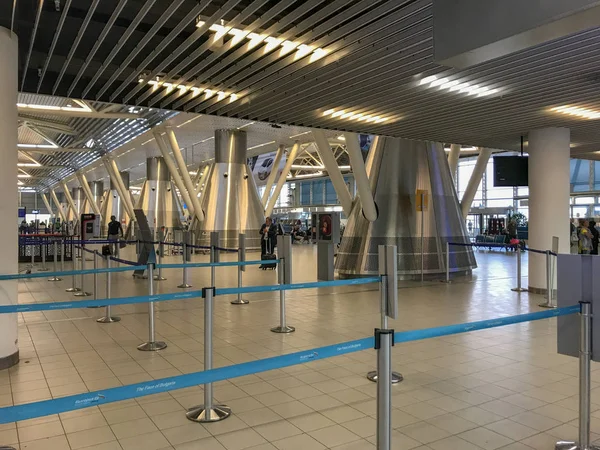 Sofia Bułgaria Czerwca 2019 Pasażerowie Walking Sofia Airport Terminal Lotnisko — Zdjęcie stockowe