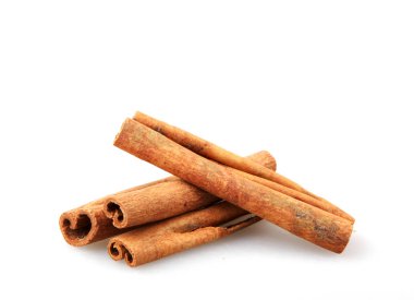 Tarçın çubukları beyaz arkaplanda izole