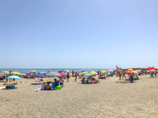 Pomorie Bulharsko Červenec 2019 Lidé Relaxační Pláži — Stock fotografie