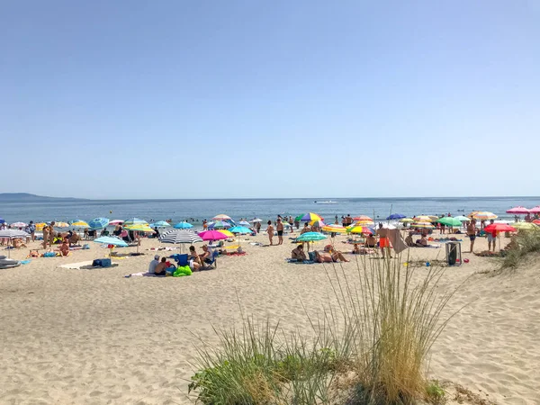 Pomorie Bulgaria Juli 2019 Leute Die Sich Strand Entspannen — Stockfoto