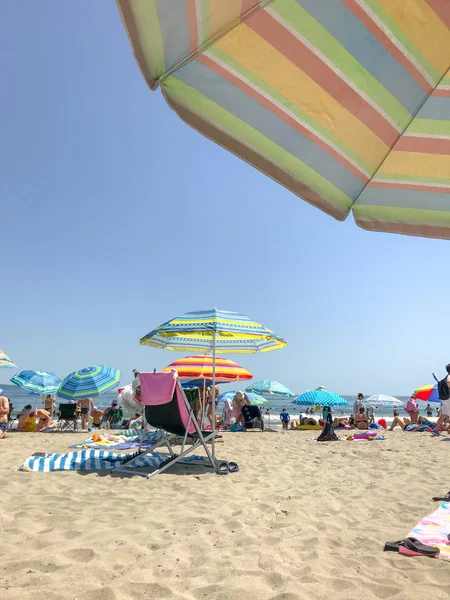 Pomorie Bulgarie Juillet 2019 Les Gens Relaxent Sur Plage — Photo