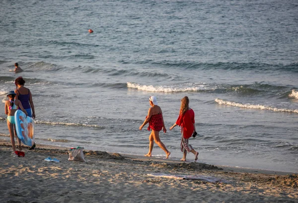 Pomorie Bulgaria July 2019 People Relaxing Beach — Stock Photo, Image