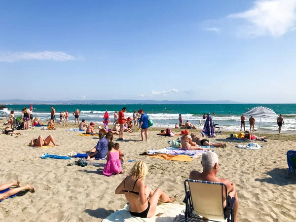 Pomorie Bulgarie Septembre 2019 Les Gens Relaxent Sur Plage — Photo