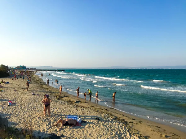 Pomorie Bulgaria Septiembre 2019 Gente Relaja Playa —  Fotos de Stock