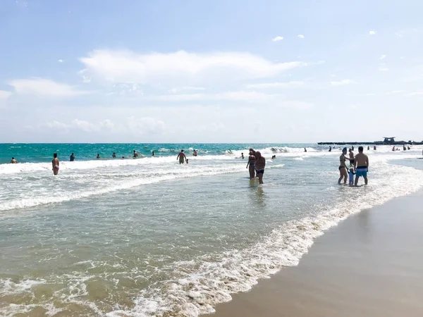 Pomorie Bulgarie Septembre 2019 Les Gens Relaxent Sur Plage — Photo