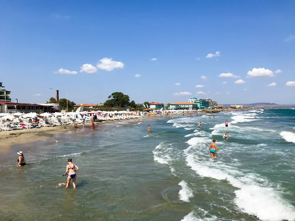 Pomorie Bulgária Setembro 2019 Pessoas Relaxando Praia — Fotografia de Stock