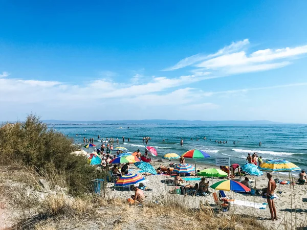 Pomorie Bulgária Szeptember 2019 Emberek Pihen Tengerparton — Stock Fotó