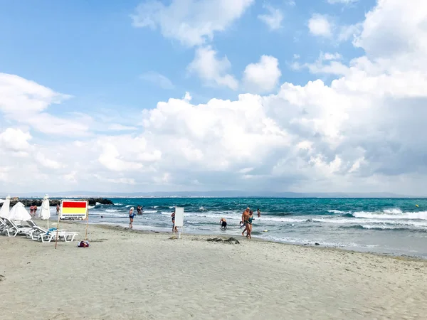 Pomorie Bulgarije September 2019 Mensen Ontspannen Het Strand — Stockfoto