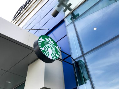 Burgaz, Bulgaristan - 12 Eylül 2019: Starbucks Mağazası Mall Galleria Burgaz. Starbucks Şirketi bir Amerikan kahve şirketi ve kahve evi zinciri..