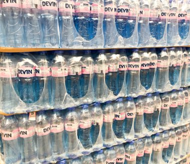 Pomorie, Bulgaristan - 12 Eylül 2019: Doğal Maden Suyu.