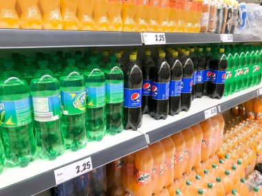 Pomorie, Bulgaristan - 12 Eylül 2019: Lidl Stiftung & Co. Kg Almanya 'nın Neckarsulm şehrinde bulunan bir Alman Küresel İndirim Süpermarket Zinciri.