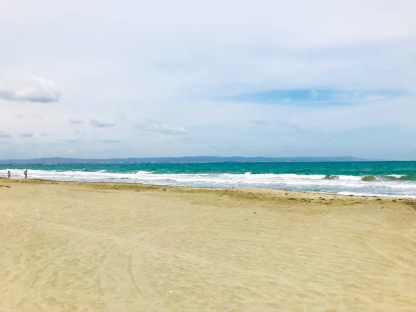 Pomorie Bulgaria Settembre 2019 Persone Che Rilassano Sulla Spiaggia — Foto Stock