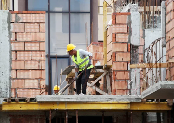 Pomorie Bulgária Setembro 2019 New Construction Site Trabalhadores Constroem Uma — Fotografia de Stock