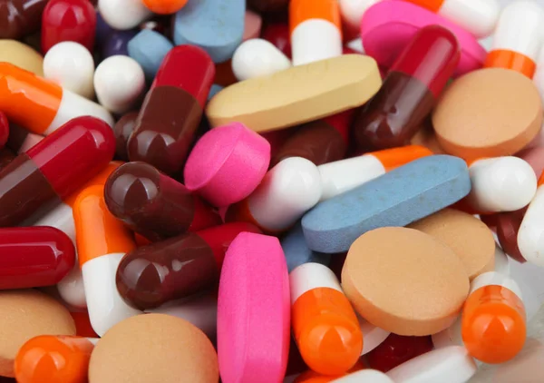 Tabletki wiele kształtów zgrupowane — Zdjęcie stockowe