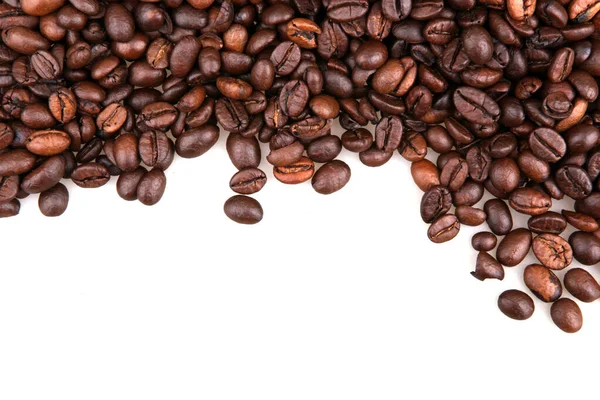 Kaffeebohnen isoliert auf weiß — Stockfoto