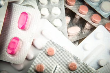 birçok renkli ilaçlar