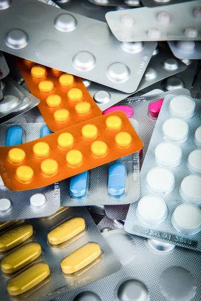Muchas medicinas coloridas — Foto de Stock