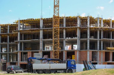 Pomorie, Bulgaristan - 07 Haziran 2020: Plaj yakınlarındaki büyük inşaat alanı