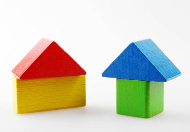 Beyaz Arkaplana Karşı Renkli Oyuncak Bloklarının Stüdyo Çekimi