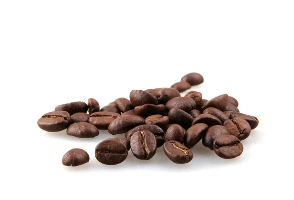 Kávová Zrna Izolované Bílém Pozadí Kávová Zrna Jsou Semínkem Kávovníku — Stock fotografie