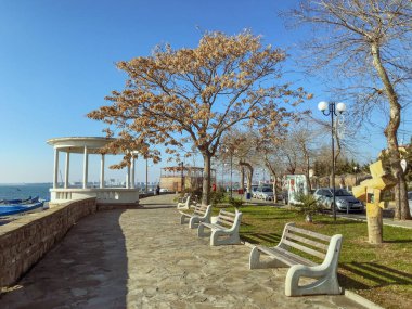 Pomorie, Bulgaristan - 12 Ocak 2020: Pomorie, Bulgaristan 'ın güneydoğusunda yer alan ve Bulgaristan' ın Karadeniz kıyısındaki Burgaz Koyu 'ndaki Dar Kayalık Yarımada' da bulunan bir kasaba ve sahil beldesi.