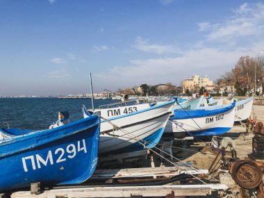 Pomorie, Bulgaristan - 12 Ocak 2020: Pomorie, Bulgaristan 'ın güneydoğusunda yer alan ve Bulgaristan' ın Karadeniz kıyısındaki Burgaz Koyu 'ndaki Dar Kayalık Yarımada' da bulunan bir kasaba ve sahil beldesi.