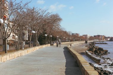 Pomorie, Bulgaristan - 09 Ocak 2020: Pomorie, Bulgaristan 'ın güneydoğusunda yer alan ve Bulgaristan' ın Karadeniz kıyısındaki Burgaz Koyu 'ndaki Dar Kayalık Yarımada' da bulunan bir kasaba ve sahil beldesi.
